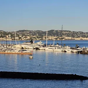 https://lislette-du-riou.fr-provencehotel.com